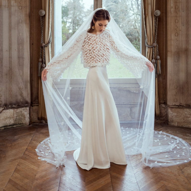 Cape dentelle et voile